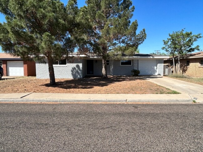 Primary Photo - Beautiful Home on the Eastside!