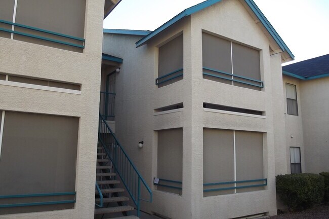 Primary Photo - 5211 S Lindell Rd
