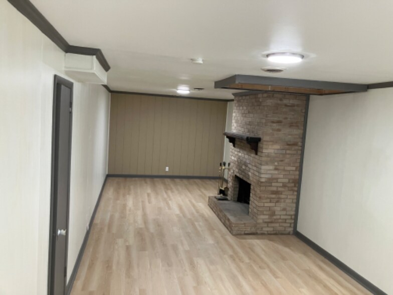 Building Photo - 520 Trenton Ct