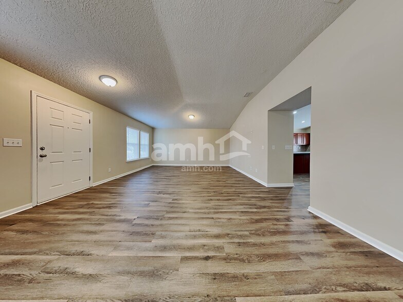 Building Photo - 12336 Deersong Dr N