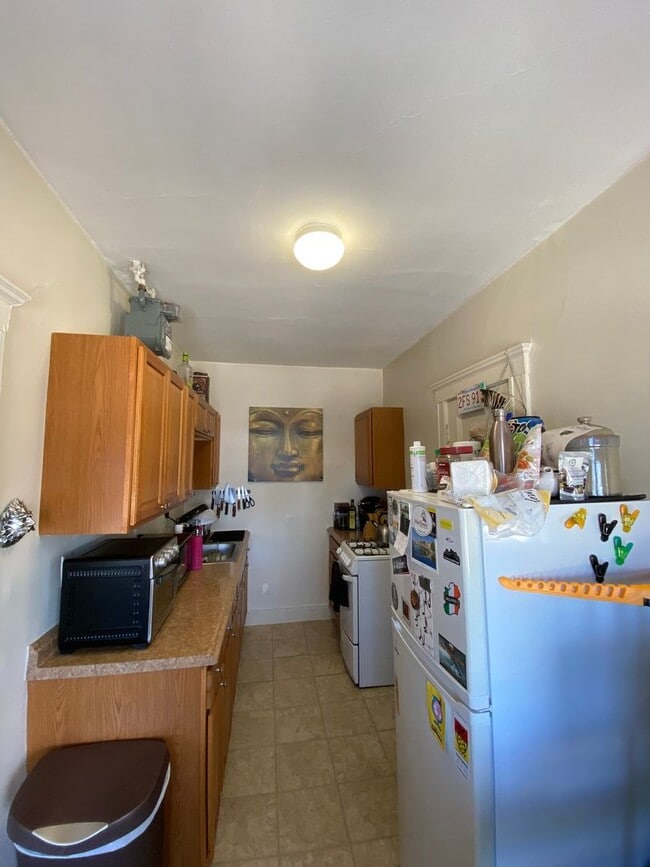 Building Photo - Nicely renovated 1 bed in a prime location in Allston!