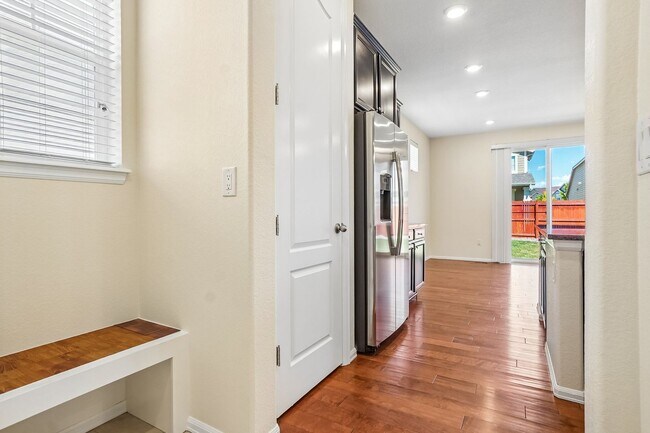 Building Photo - Luxurious Living: 2,367 Sq Ft Home with 4 Baths in Prime Location