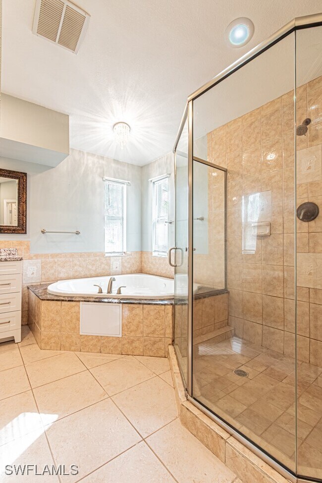 Building Photo - 590 6th St NE