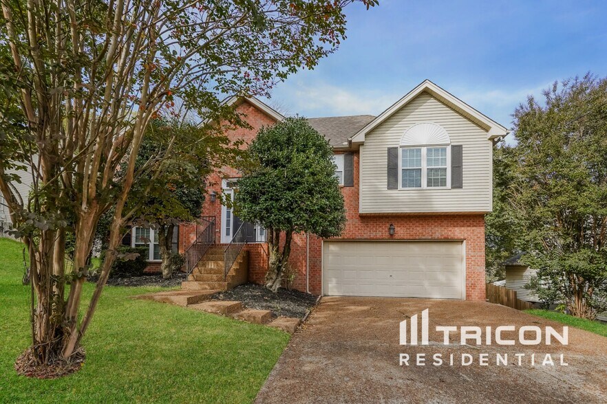 Primary Photo - 3204 W Yorkshire Ct