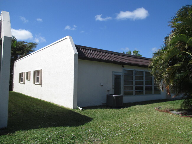 Building Photo - 194 Lake Susan Ln