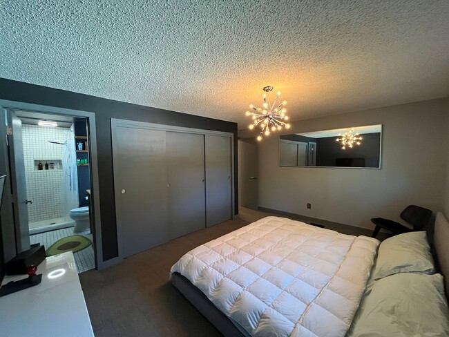 Building Photo - Midcentury modern 4-bedroom, 3-bathroom ho...