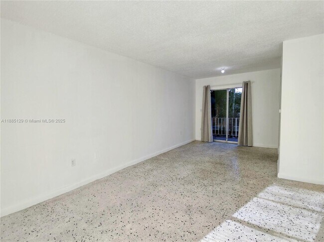 Building Photo - 921 SW 7th St