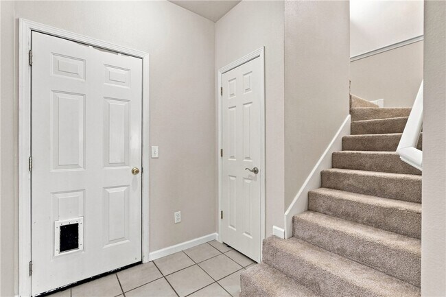 Building Photo - 3207 SW Deerfield Blvd