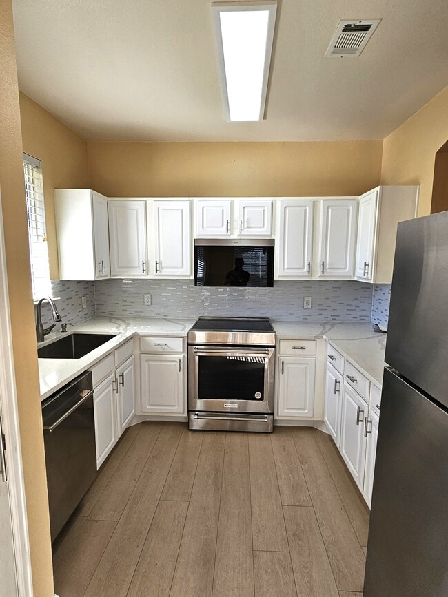 Kitchen - 7442 S Quail Cir