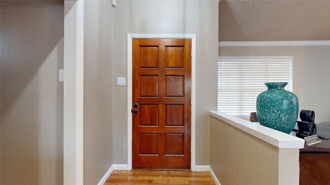 Building Photo - 1022 Manorglen Dr