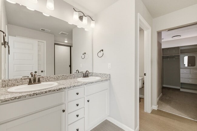 Building Photo - Beautiful Corner Lot, 3 Bedroom, 2.5 Bath with privacy fences and huge backyard!