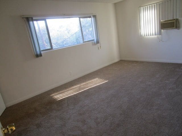 Building Photo - 890 W El Repetto Dr