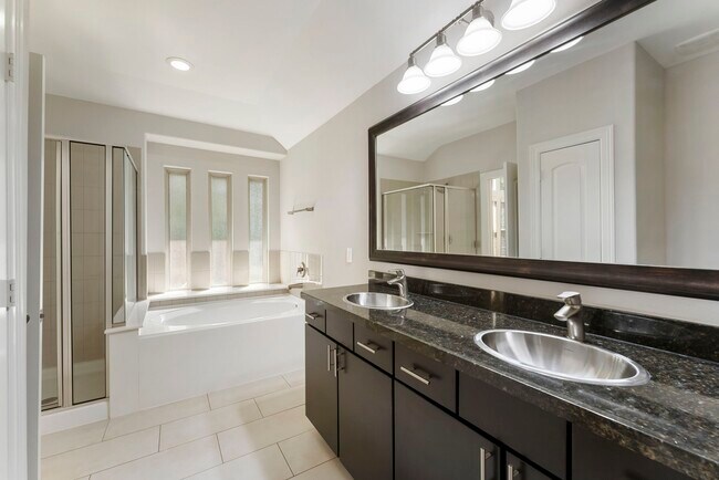 Building Photo - 31 Aventura Pl