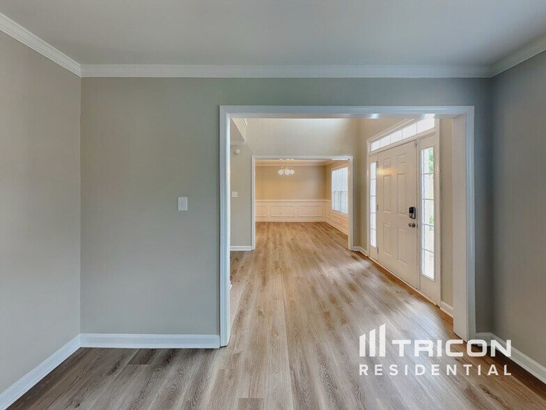 Building Photo - 9260 Carnes Estates Dr