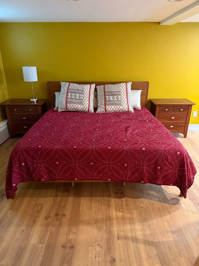 Building Photo - Furnished 1BR/1BA Basement Unit in Lakewood - Private Entrance, Kitchenette, Shared Yard & Laundry