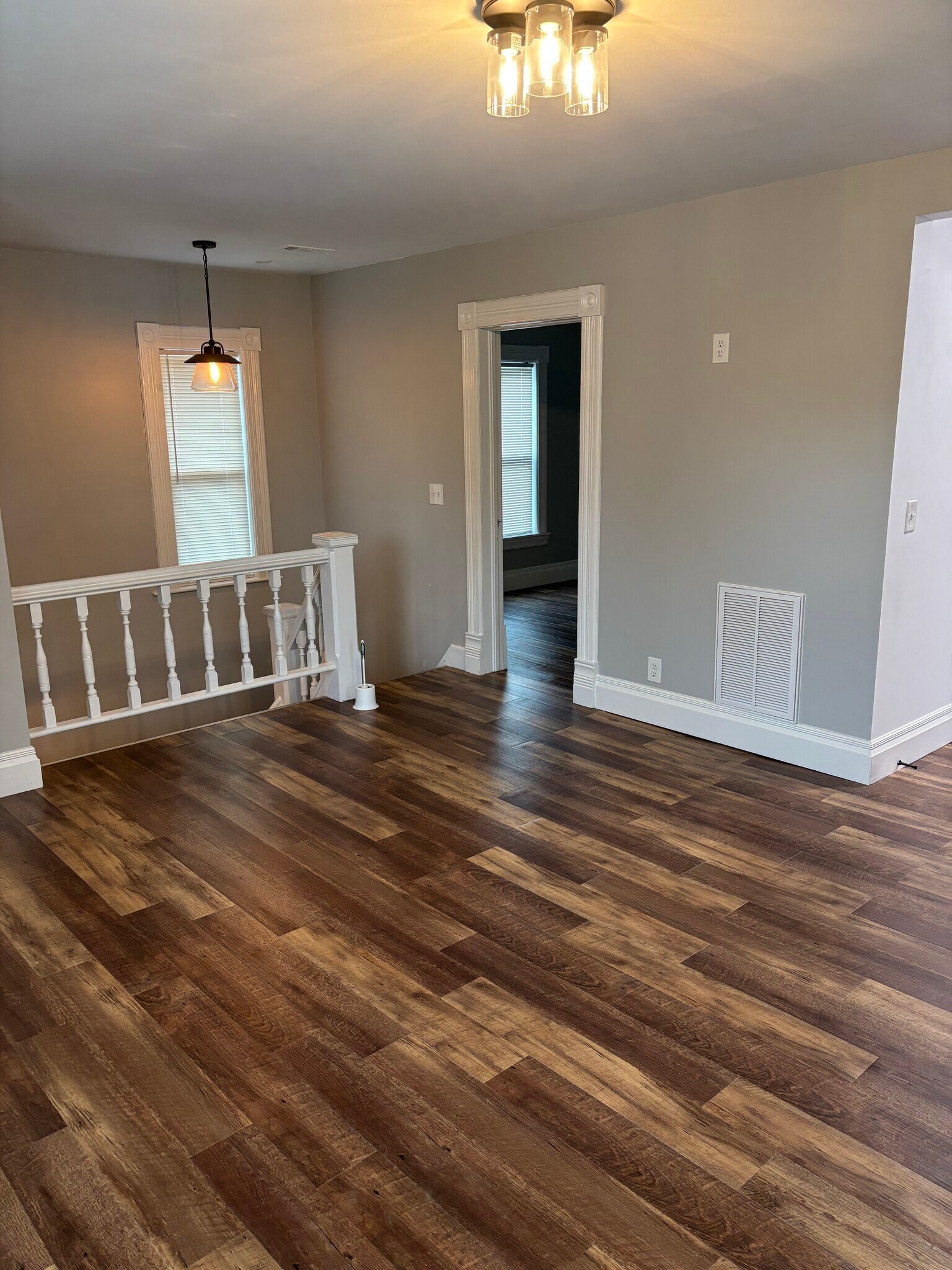 Vinyl plank flooring, living area - 721 E Clinton St