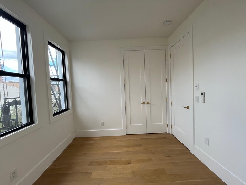 Building Photo - 51 Grace St