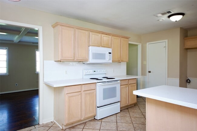 Building Photo - 2109 Riverside Dr