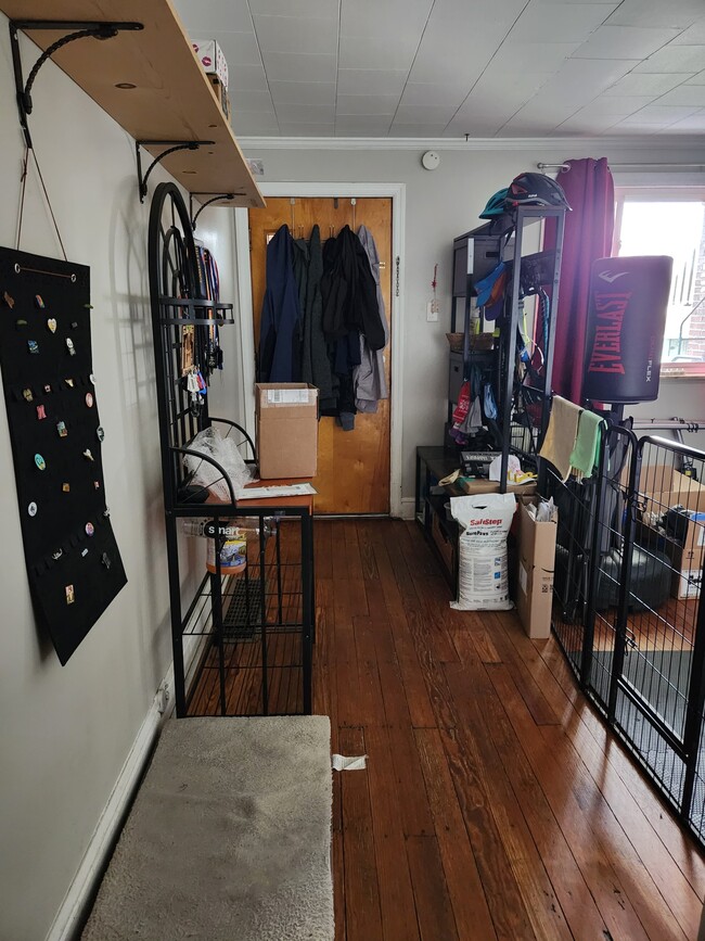 Primary Photo - 4243 Gladstone St