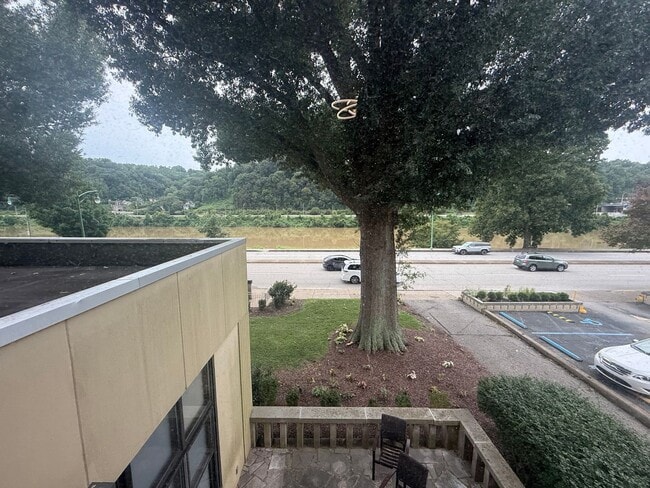 Building Photo - 1108 Kanawha Blvd E