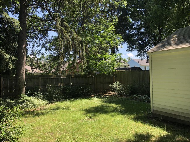 Building Photo - 2411 Forest Rd