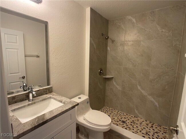 Building Photo - 1417 SE 8th Ave