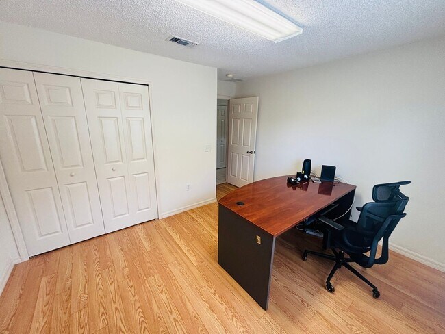 Building Photo - Furnished in gated 55+ golf community