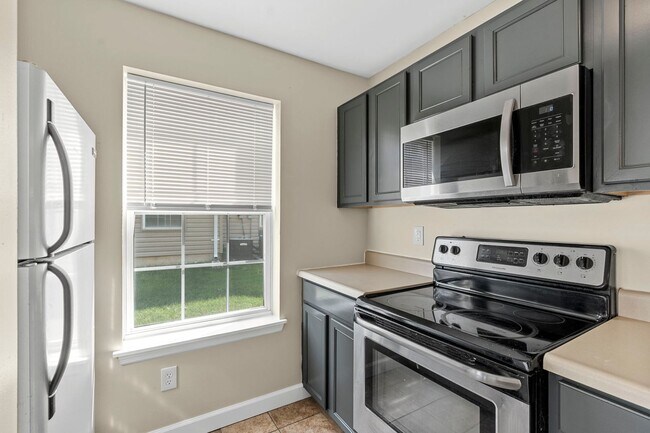 Building Photo - Spacious 2-Bed, 2-Bath Condo