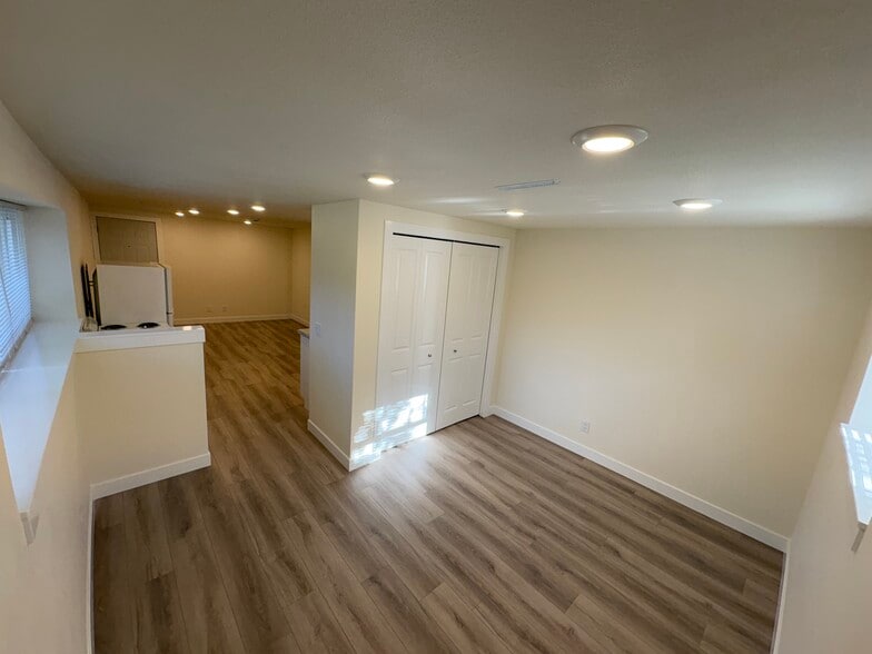 Building Photo - 6120 Strathmore Ln