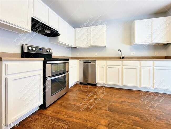 Building Photo - 809 Dogwood Trail