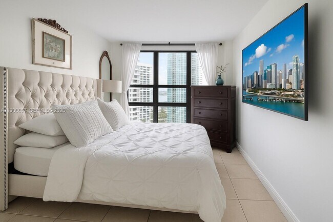 Building Photo - 600 NE 36th St