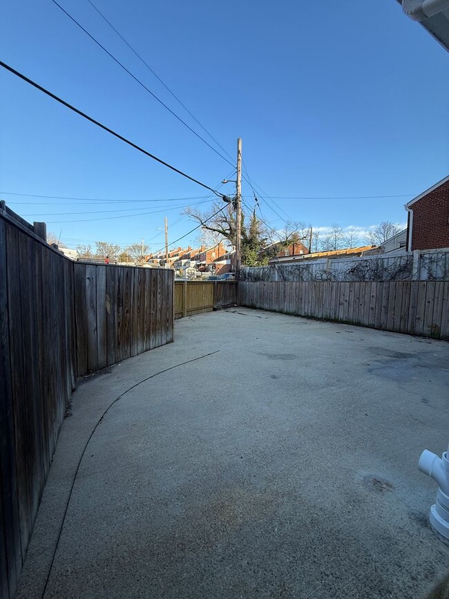 Building Photo - 312 Burbank St SE