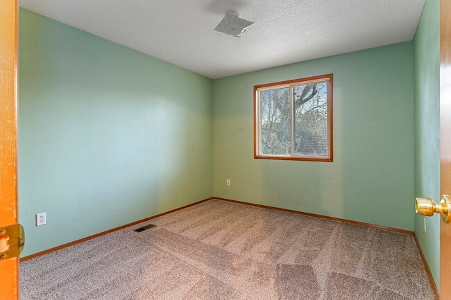 Building Photo - 6432 SE 63rd Ave