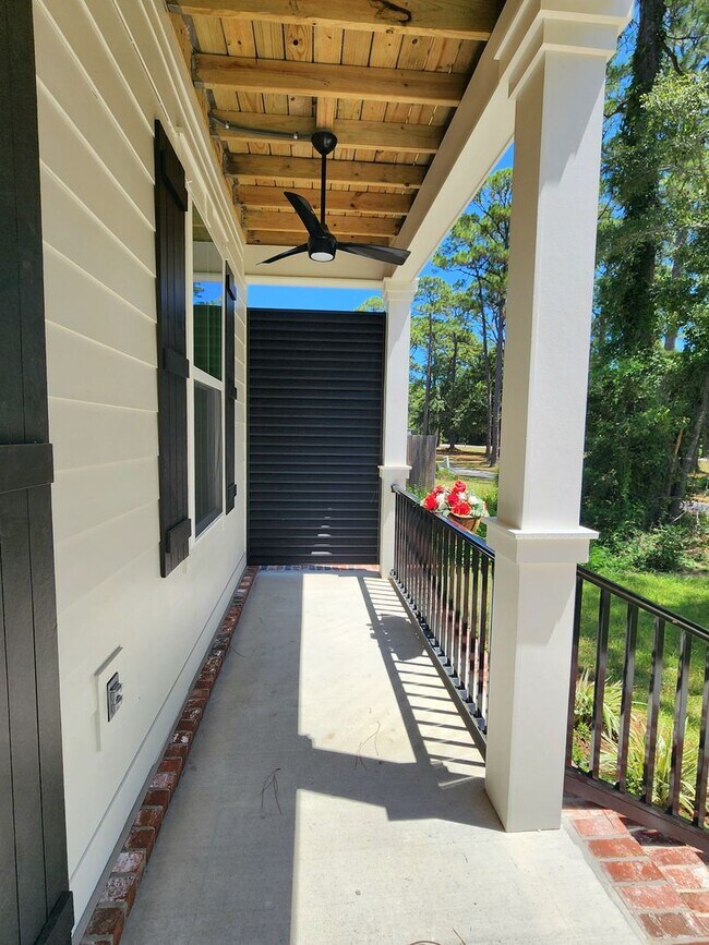 Building Photo - Stunning new executive home in Gulf Shores!