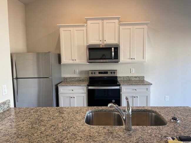 Building Photo - beautiful home with 3 bedrooms