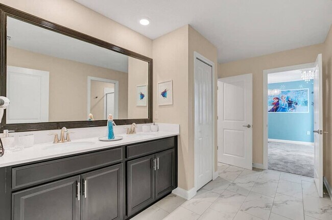 Building Photo - 9016 Sommerset Hills Dr