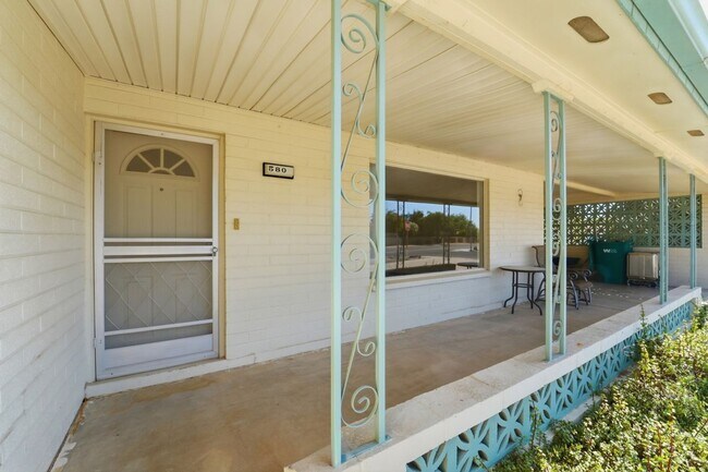 Building Photo - Spacious 3 Bed in Dreamland Villa | Corner Lot + Circular Drive