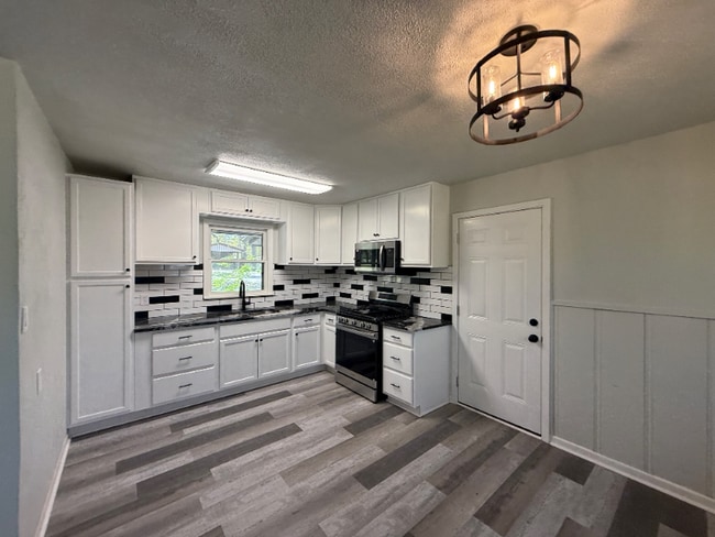 Building Photo - 920 Red Bud Dr