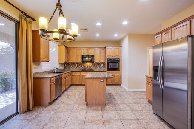 Building Photo - Beautiful 4 bedroom 3 bath plus loft home in the Vistas in Summerlin!