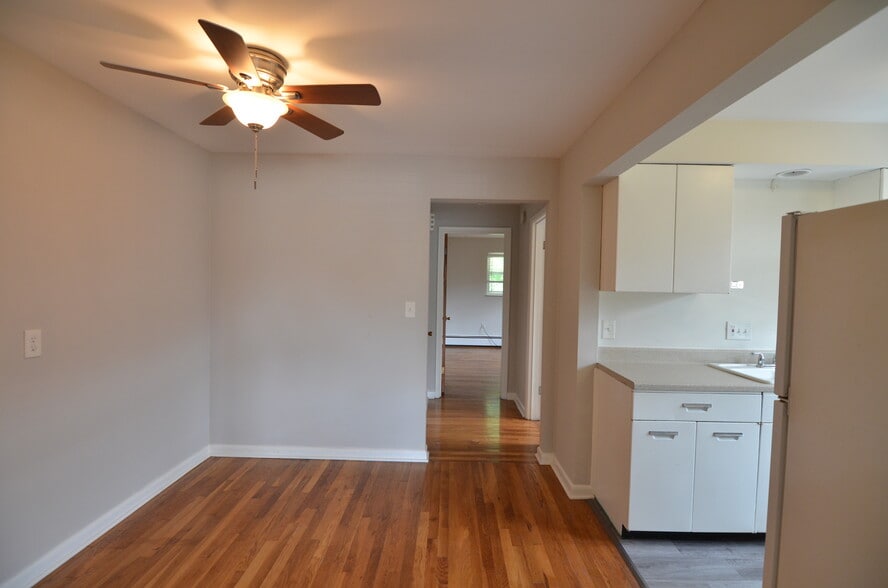 Building Photo - 5850 Robison Rd