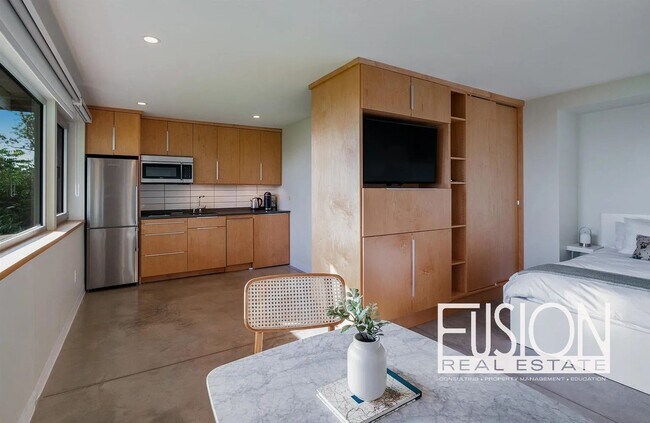 Building Photo - 11 Lakeview Terrace