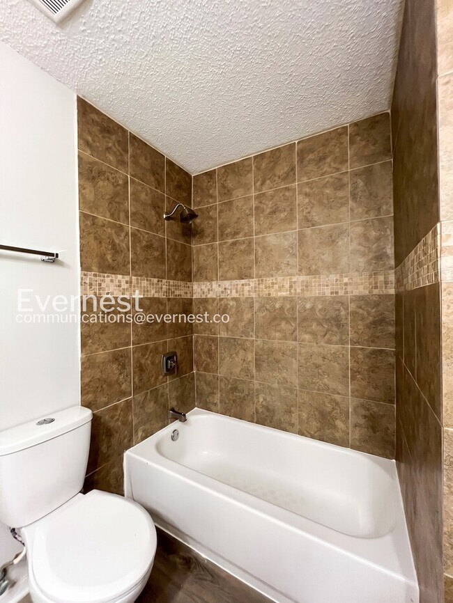 Building Photo - 3-Bed/2-Bath Home with Patio/Available Now!