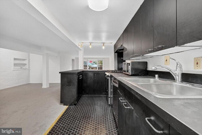 Building Photo - 1745 Lanier Pl NW