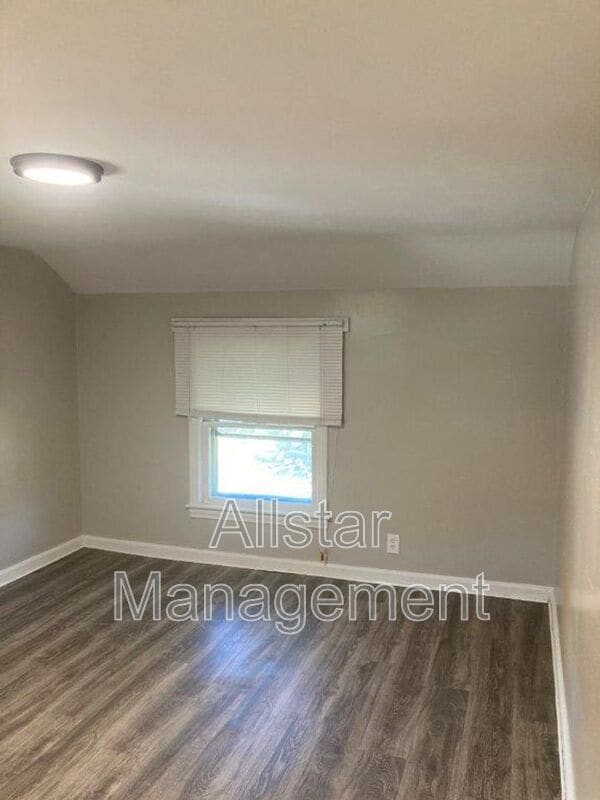 Building Photo - 5574 Beechwood Ave