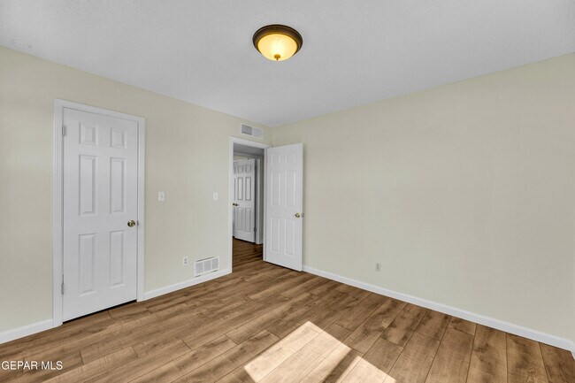 Building Photo - 2153 Trawood Dr