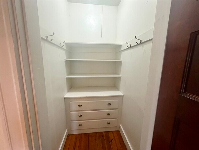 Building Photo - 807 Centre St