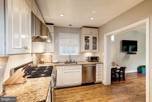 Building Photo - 5724 27th St NW