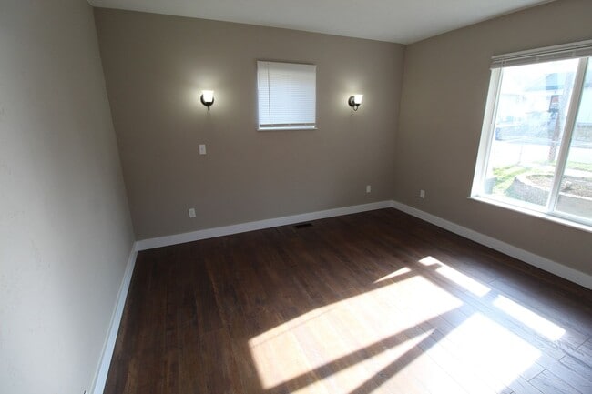 Building Photo - 2317 E Hartson Ave