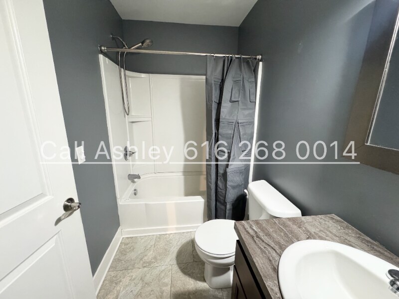 Building Photo - 1032 Logan St SE