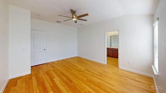 Building Photo - 112 Esparza Ct